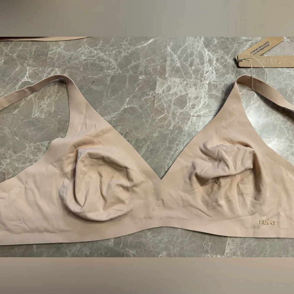 SKIMS NAKED PLUNGE BRALETTE - Picture 5 of 10